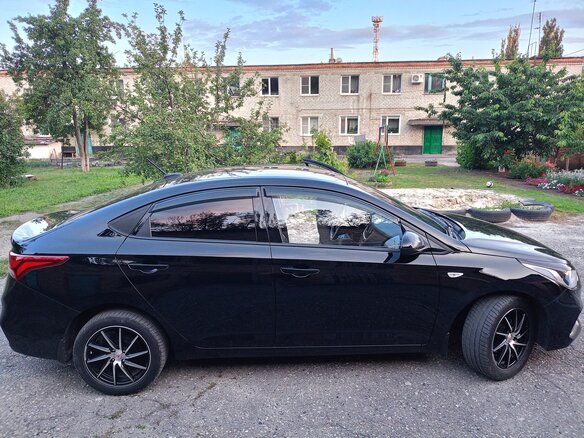 2019 Hyundai Solaris II, чёрный, 1600000 рублей - вид 2