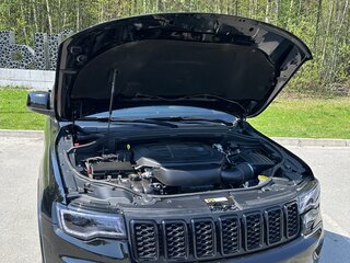 2020 Jeep Grand Cherokee IV (WK2) Рестайлинг, чёрный, 5090000 рублей, вид 4