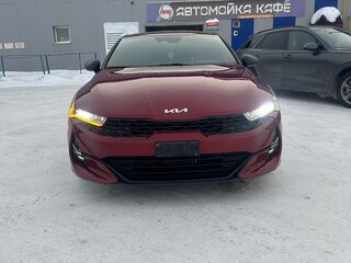 2021 Kia K5 III, красный, 2950000 рублей, вид 2