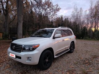 2014 Toyota Land Cruiser 200 Series Рестайлинг 1, белый, 5750000 рублей, вид 1