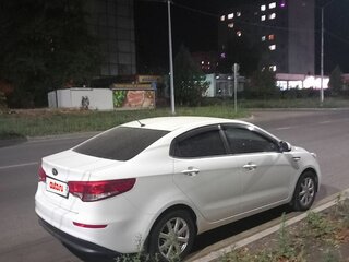 2015 Kia Rio III Рестайлинг, белый, 1050000 рублей, вид 2