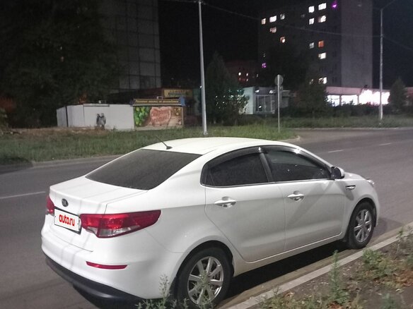 2015 Kia Rio III Рестайлинг, белый, 1050000 рублей - вид 1