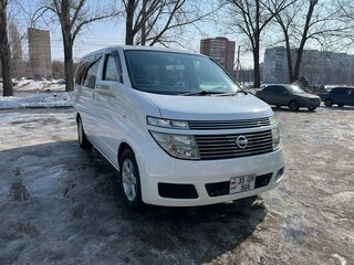 2003 Nissan Elgrand II (E51), белый, 700000 рублей, вид 2