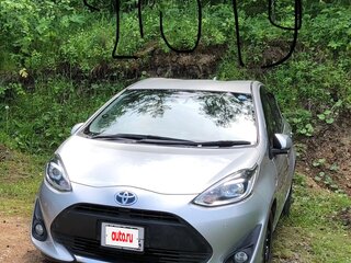 2019 Toyota Aqua I Рестайлинг 2, серебристый, 1500000 рублей, вид 1