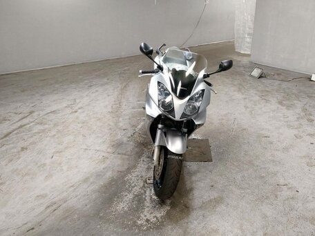 2006 Honda VFR 800, серебристый, 555000 рублей, вид 2