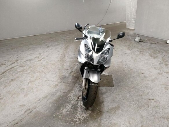 2006 Honda VFR 800, серебристый, 555000 рублей - вид 1