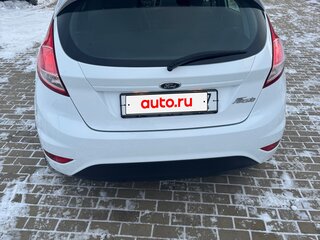 2016 Ford Fiesta Mk6 Рестайлинг, белый, 1050000 рублей, вид 3