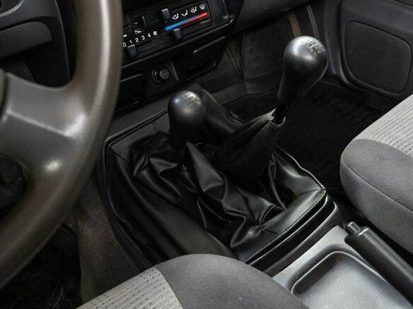 2010 Nissan NP300, серебристый, 1040000 рублей - вид 9