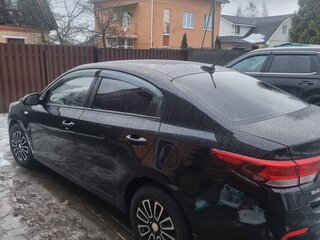 2018 Kia Rio IV, чёрный, 1075000 рублей, вид 4