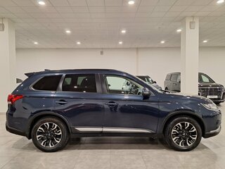 2021 Mitsubishi Outlander III Рестайлинг 3, синий, 1900000 рублей, вид 4