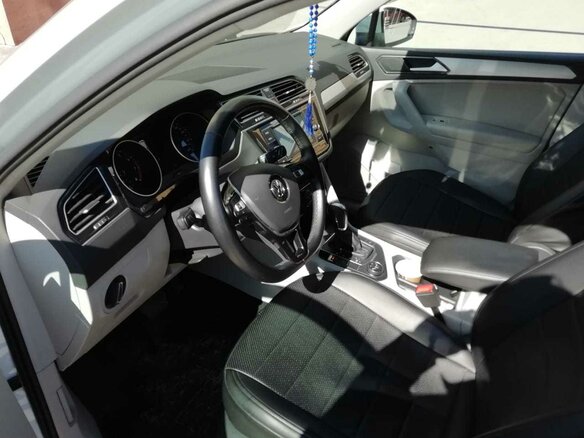 2018 Volkswagen Tiguan II, белый - вид 4