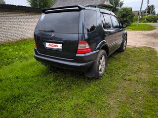 1999 Mercedes-Benz M-Класс 320 I (W163), чёрный, 550000 рублей, вид 3