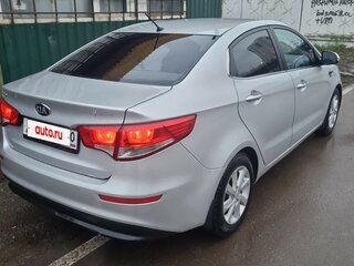 2015 Kia Rio III Рестайлинг, серый, 850000 рублей, вид 3