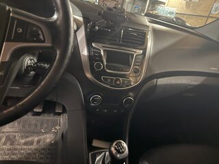 2015 Hyundai Solaris I Рестайлинг, коричневый, 900000 рублей, вид 2