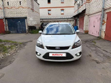 2011 Ford Focus II Рестайлинг, белый, 799000 рублей, вид 1