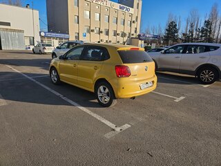 2011 Volkswagen Polo V, жёлтый, 650000 рублей, вид 3