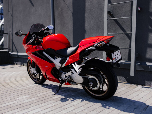 2014 Honda VFR 800, красный, 814312 рублей - вид 15