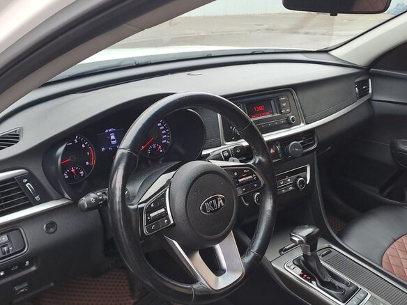 2019 Kia Optima IV Рестайлинг, белый, 1320000 рублей - вид 4