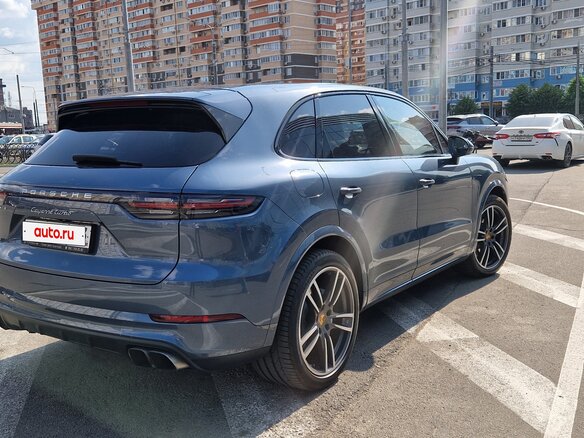 2018 Porsche Cayenne Turbo III, голубой, 9050000 рублей - вид 3