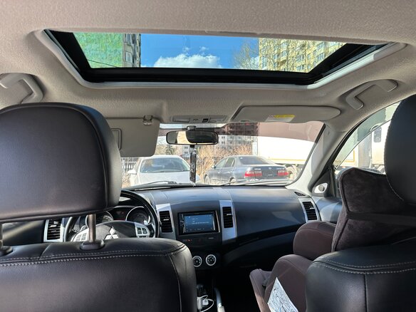 2007 Mitsubishi Outlander II, бежевый, 1500000 рублей - вид 10