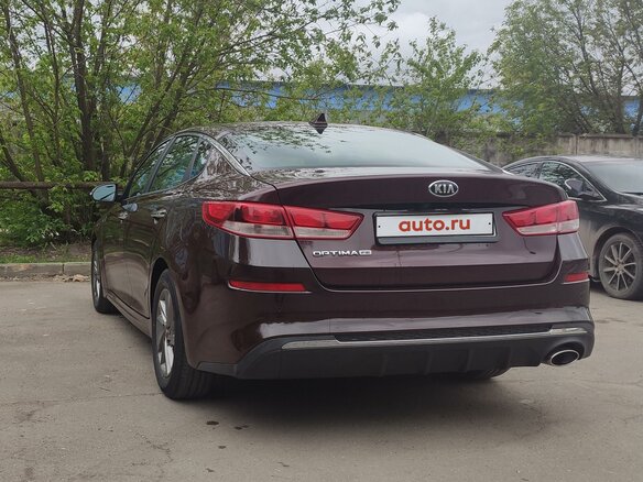 2019 Kia Optima IV Рестайлинг, пурпурный, 1920000 рублей - вид 4
