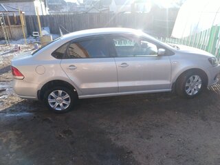 2014 Volkswagen Polo V, серебристый, 950000 рублей, вид 3