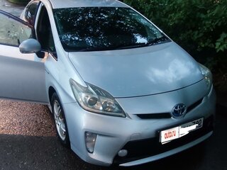 2012 Toyota Prius III Рестайлинг (XW30), серебристый, 1250000 рублей, вид 2
