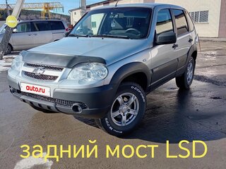 2017 Chevrolet Niva I Рестайлинг, серебристый, 780000 рублей, вид 1