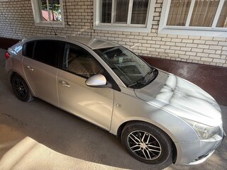 2012 Chevrolet Cruze I, серебристый, 700000 рублей, вид 2