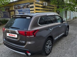 2017 Mitsubishi Outlander III Рестайлинг 2, серый, 1700000 рублей, вид 3