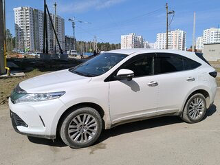 2018 Toyota Harrier III (XU60) Рестайлинг, белый, 3200000 рублей, вид 3