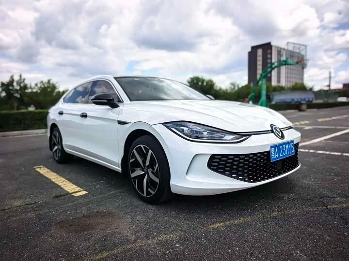 Открыть фотографии: Volkswagen Lamando II