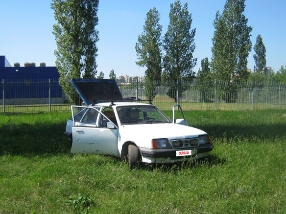 1986 Opel Ascona C, белый, 31800 рублей