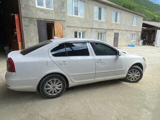 2012 Skoda Octavia II (A5) Рестайлинг, белый, 460000 рублей, вид 3