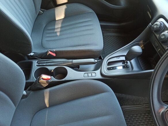2020 Toyota Yaris IV, белый, 1325000 рублей - вид 13