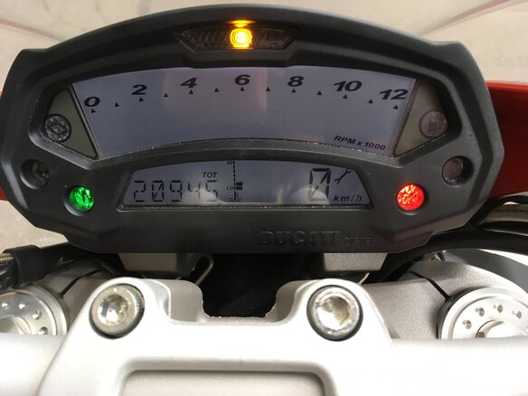2012 Ducati Monster 796, красный - вид 2