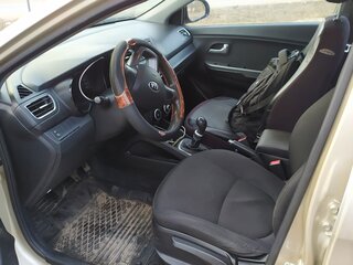 2013 Kia Rio III, бежевый, 750000 рублей, вид 5
