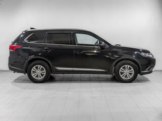 2017 Mitsubishi Outlander III Рестайлинг 2, чёрный, 1815000 рублей, вид 4