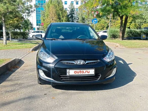 2013 Hyundai Solaris I, чёрный, 1030000 рублей - вид 2
