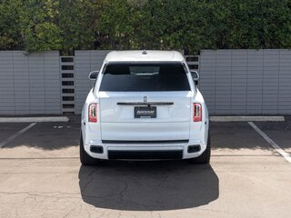 2022 Rolls-Royce Cullinan Black Badge I (Series I), белый, 43032782 рублей, вид 5