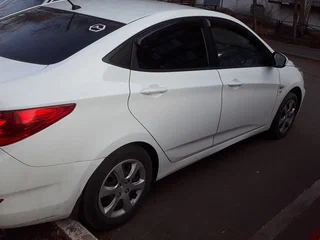 2013 Hyundai Solaris I, белый, 470000 рублей, вид 3