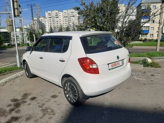 2011 Skoda Fabia II Рестайлинг, белый, 420000 рублей, вид 4