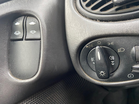 2003 Ford Focus I Рестайлинг, серый - вид 16
