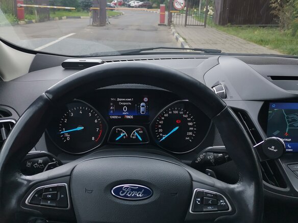 2018 Ford Kuga II Рестайлинг, серый, 1850000 рублей - вид 2
