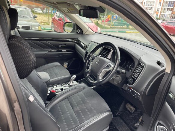 2018 Mitsubishi Outlander PHEV III Рестайлинг 2, коричневый, 3199000 рублей - вид 10