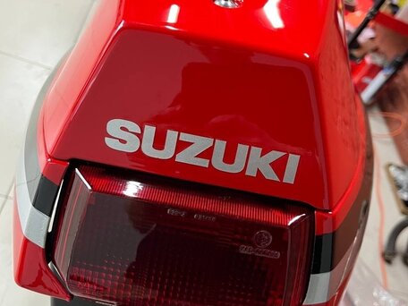 1990 Suzuki GSX-R 1100, красный, 988888 рублей, вид 4