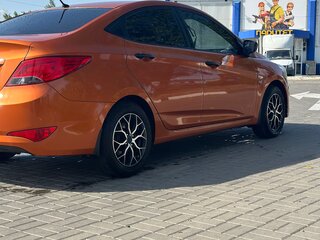 2015 Hyundai Solaris I Рестайлинг, оранжевый, 1320000 рублей, вид 3