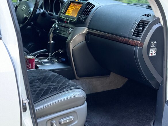 2010 Toyota Land Cruiser 200 Series, белый, 2800000 рублей - вид 9