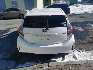 2020 Toyota Aqua I Рестайлинг 2, белый, 1350000 рублей, вид 4
