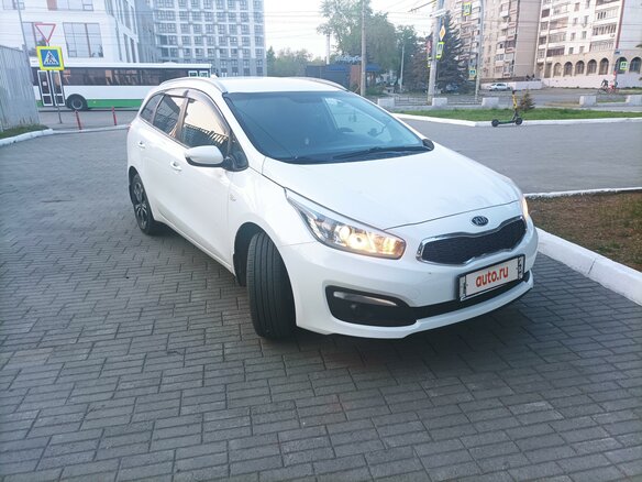 2017 Kia Ceed II Рестайлинг, белый, 1550000 рублей - вид 3